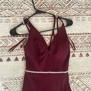 I’m selling this beautiful dress because it doesn’t fit me anymore.